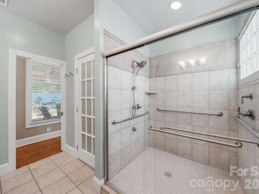 543 5th Street, Hickory, NC 28601.  MLS# CAR4372529, YatesRealty ID 15227. 