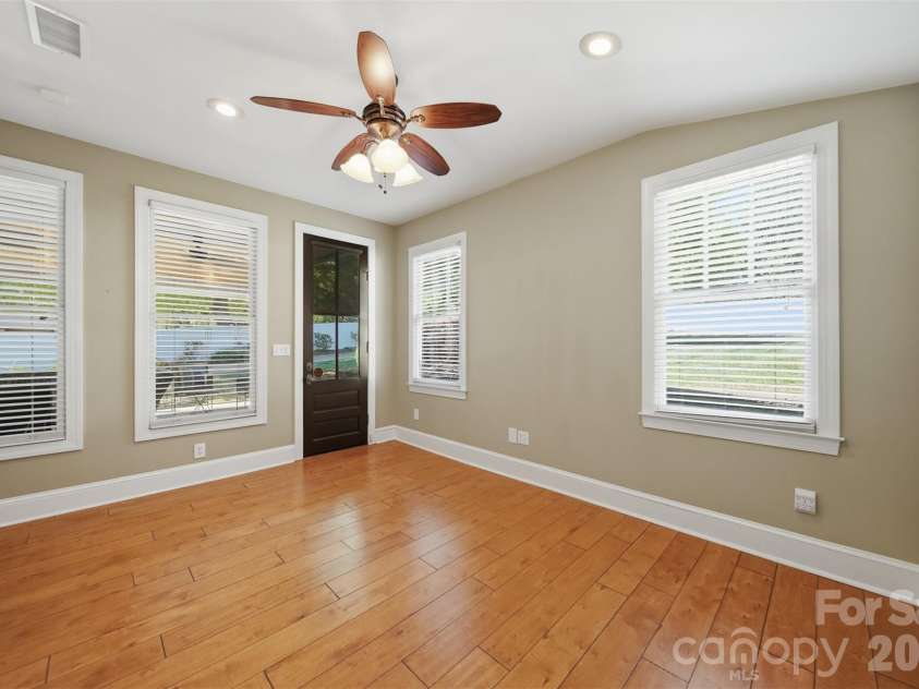 543 5th Street, Hickory, NC 28601.  MLS# CAR4372529, YatesRealty ID 15227. 