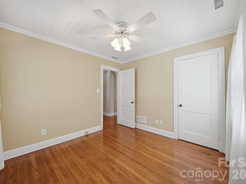 543 5th Street, Hickory, NC 28601.  MLS# CAR4372529, YatesRealty ID 15227. 