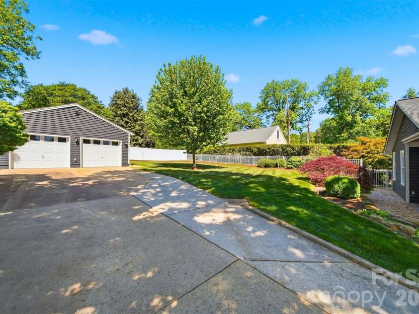 543 5th Street, Hickory, NC 28601.  MLS# CAR4372529, YatesRealty ID 15227. 