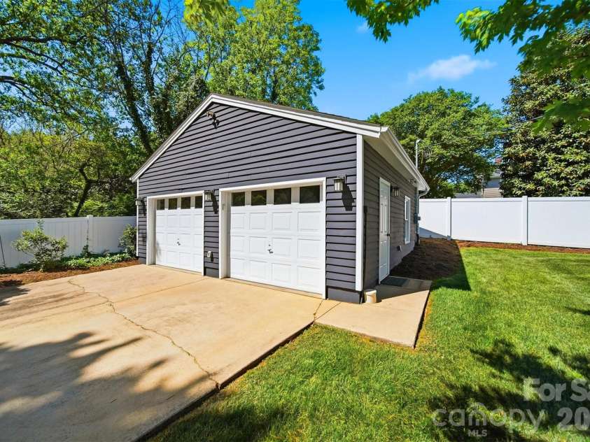 543 5th Street, Hickory, NC 28601.  MLS# CAR4372529, YatesRealty ID 15227. 