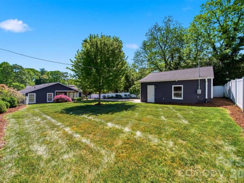 543 5th Street, Hickory, NC 28601.  MLS# CAR4372529, YatesRealty ID 15227. 