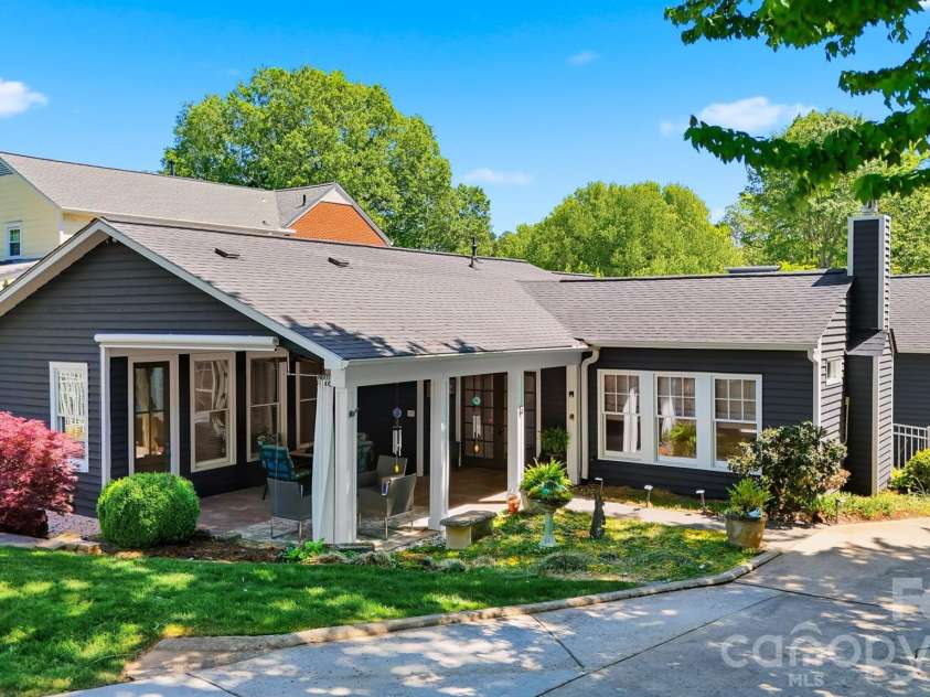 543 5th Street, Hickory, NC 28601.  MLS# CAR4372529, YatesRealty ID 15227. 