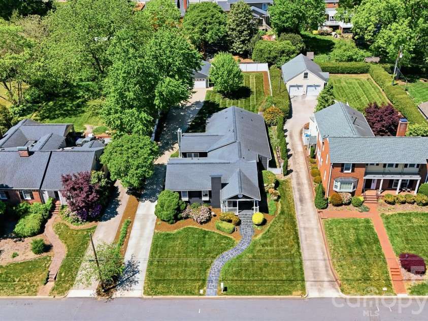 543 5th Street, Hickory, NC 28601.  MLS# CAR4372529, YatesRealty ID 15227. 