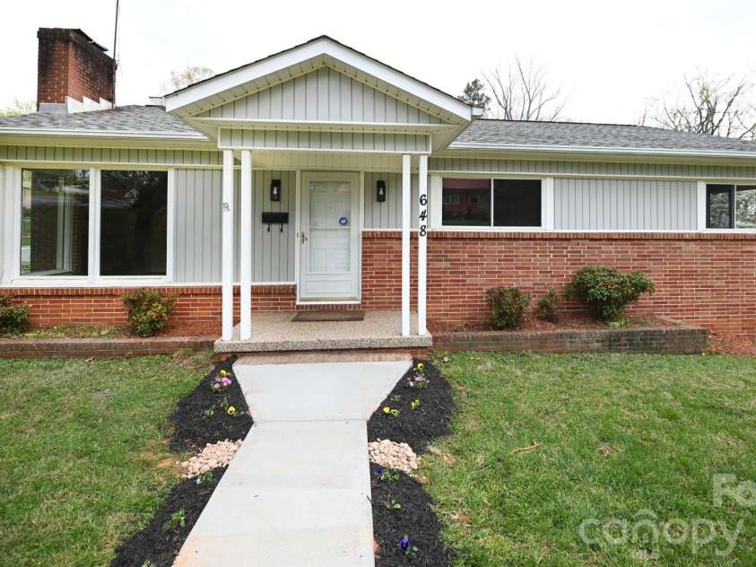 648 7th Avenue, Hickory, NC 28602.  MLS# CAR4324827, YatesRealty ID 15229. 