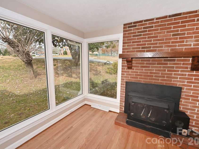 648 7th Avenue, Hickory, NC 28602.  MLS# CAR4324827, YatesRealty ID 15229. 