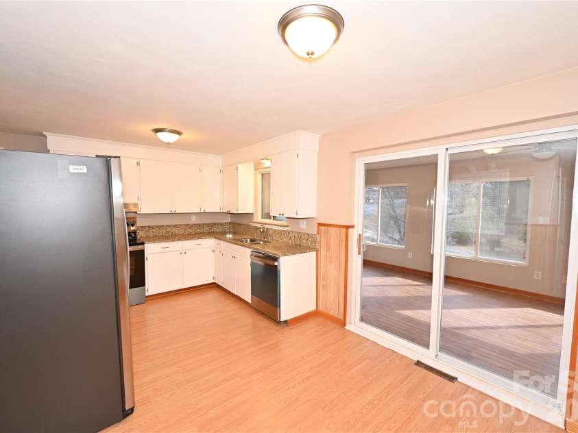 648 7th Avenue, Hickory, NC 28602.  MLS# CAR4324827, YatesRealty ID 15229. 