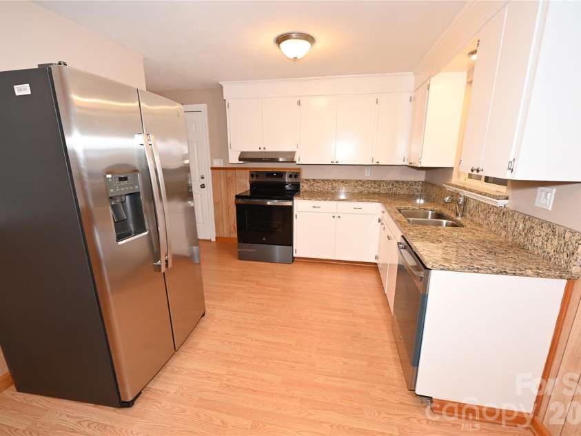 648 7th Avenue, Hickory, NC 28602.  MLS# CAR4324827, YatesRealty ID 15229. 