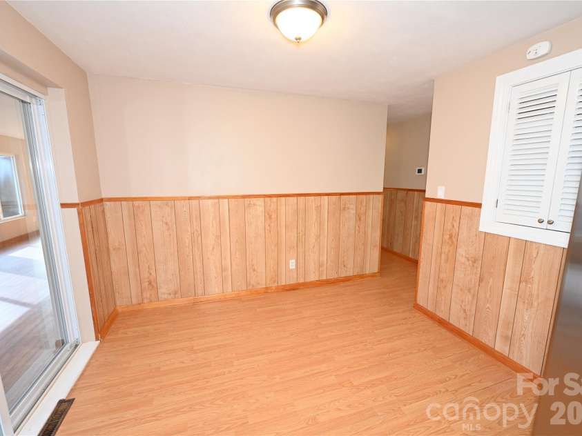 648 7th Avenue, Hickory, NC 28602.  MLS# CAR4324827, YatesRealty ID 15229. 