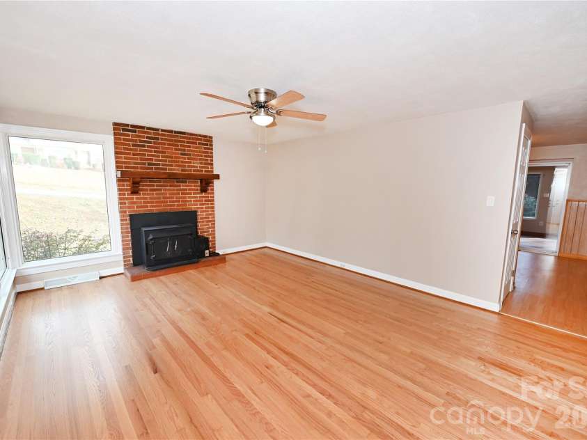 648 7th Avenue, Hickory, NC 28602.  MLS# CAR4324827, YatesRealty ID 15229. 