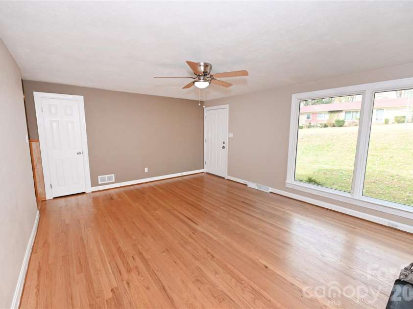 648 7th Avenue, Hickory, NC 28602.  MLS# CAR4324827, YatesRealty ID 15229. 