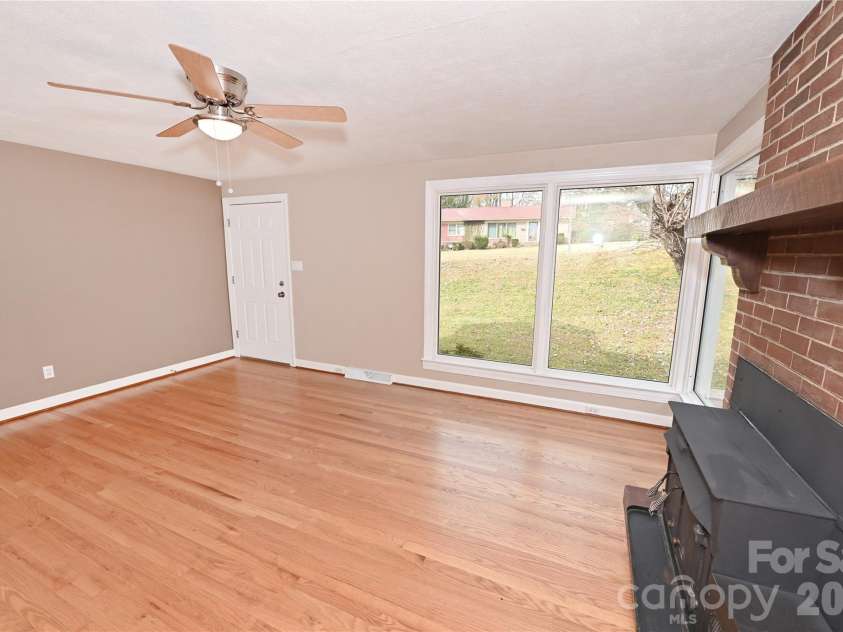 648 7th Avenue, Hickory, NC 28602.  MLS# CAR4324827, YatesRealty ID 15229. 