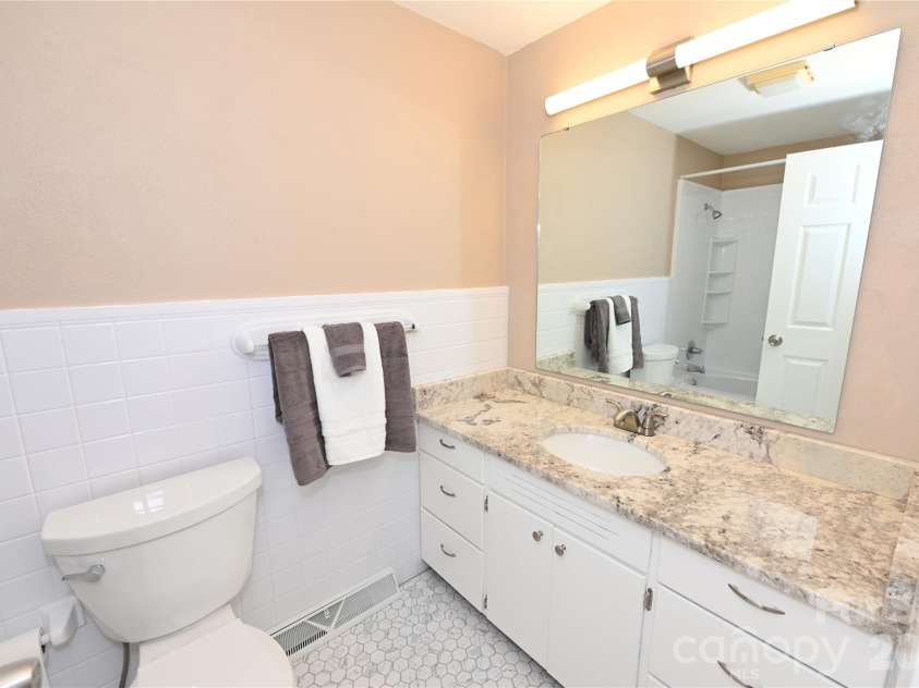 648 7th Avenue, Hickory, NC 28602.  MLS# CAR4324827, YatesRealty ID 15229. 