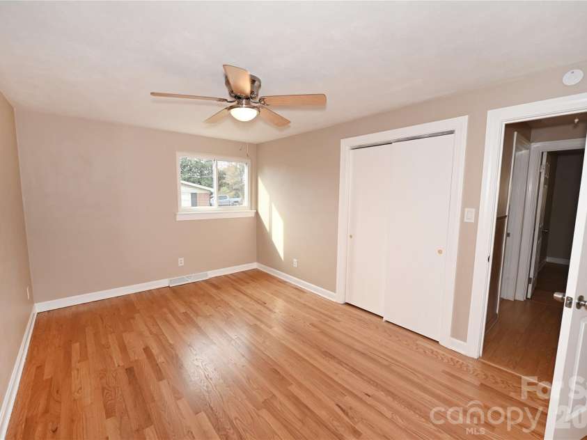 648 7th Avenue, Hickory, NC 28602.  MLS# CAR4324827, YatesRealty ID 15229. 