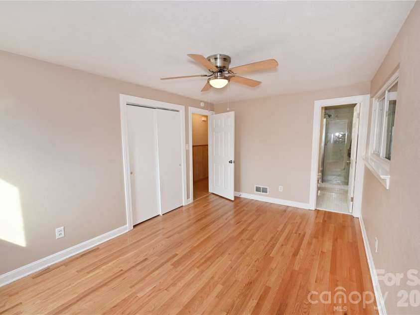 648 7th Avenue, Hickory, NC 28602.  MLS# CAR4324827, YatesRealty ID 15229. 