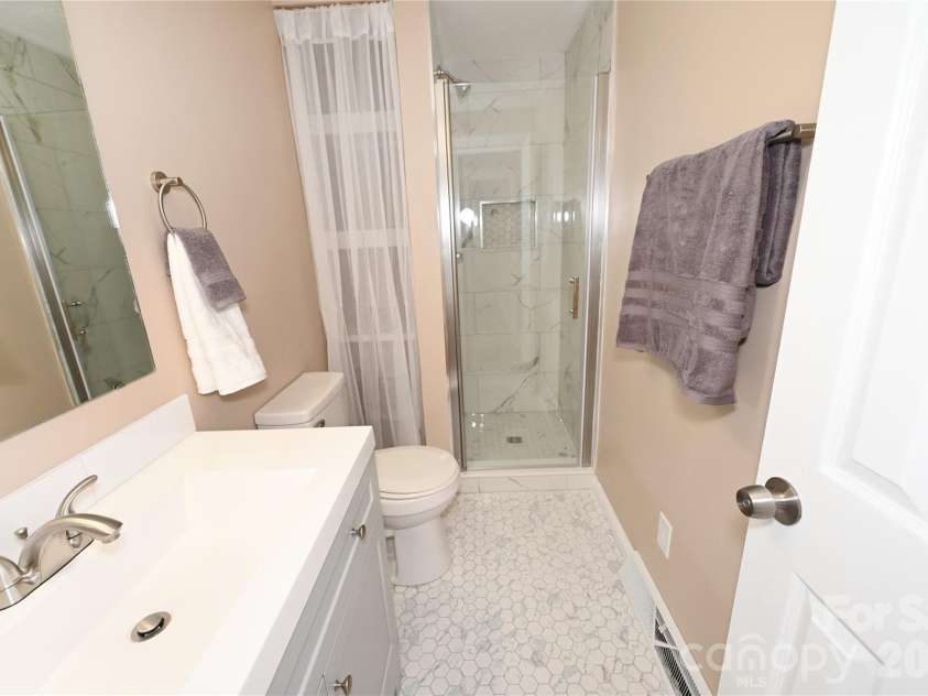 648 7th Avenue, Hickory, NC 28602.  MLS# CAR4324827, YatesRealty ID 15229. 