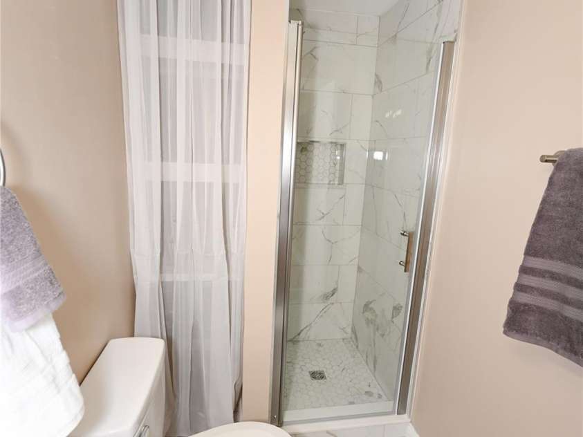 648 7th Avenue, Hickory, NC 28602.  MLS# CAR4324827, YatesRealty ID 15229. 