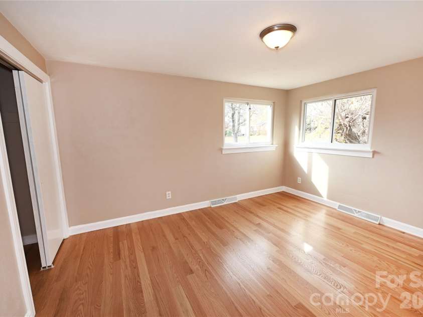 648 7th Avenue, Hickory, NC 28602.  MLS# CAR4324827, YatesRealty ID 15229. 