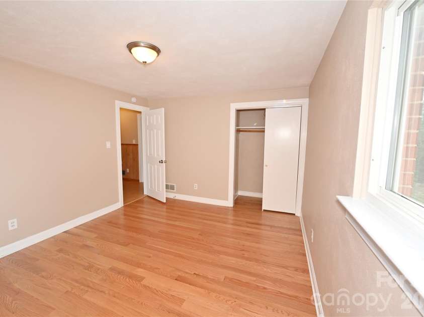 648 7th Avenue, Hickory, NC 28602.  MLS# CAR4324827, YatesRealty ID 15229. 