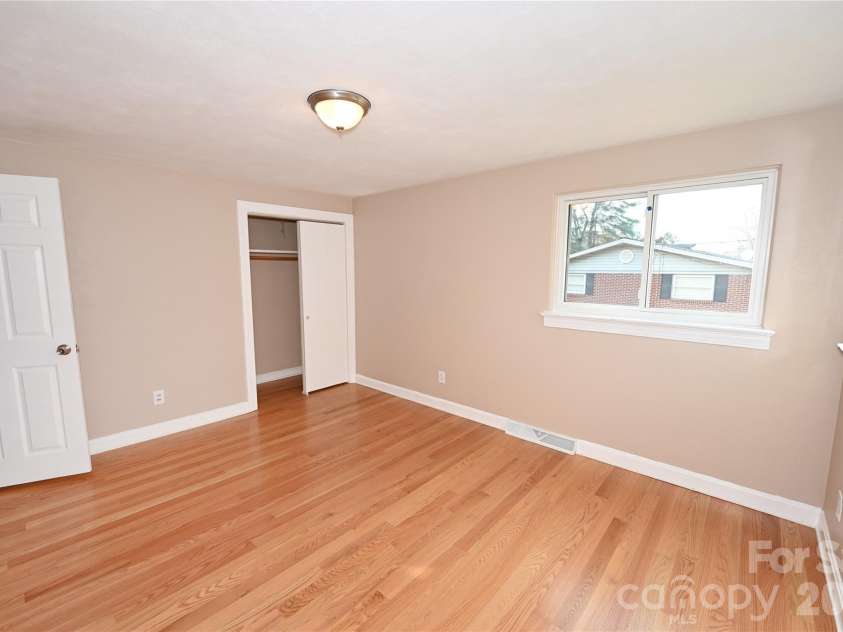 648 7th Avenue, Hickory, NC 28602.  MLS# CAR4324827, YatesRealty ID 15229. 