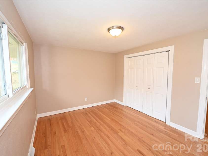 648 7th Avenue, Hickory, NC 28602.  MLS# CAR4324827, YatesRealty ID 15229. 