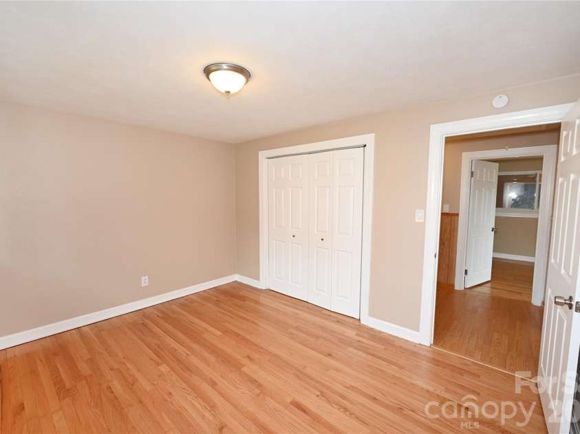 648 7th Avenue, Hickory, NC 28602.  MLS# CAR4324827, YatesRealty ID 15229. 