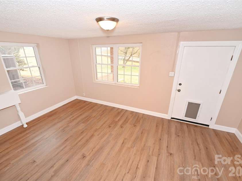 648 7th Avenue, Hickory, NC 28602.  MLS# CAR4324827, YatesRealty ID 15229. 
