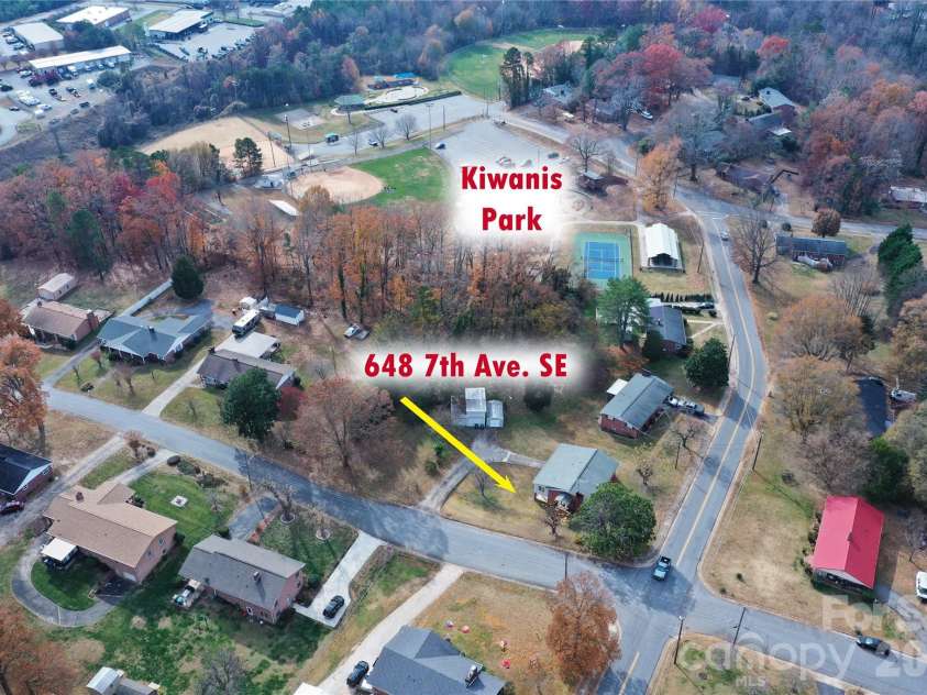 648 7th Avenue, Hickory, NC 28602.  MLS# CAR4324827, YatesRealty ID 15229. 