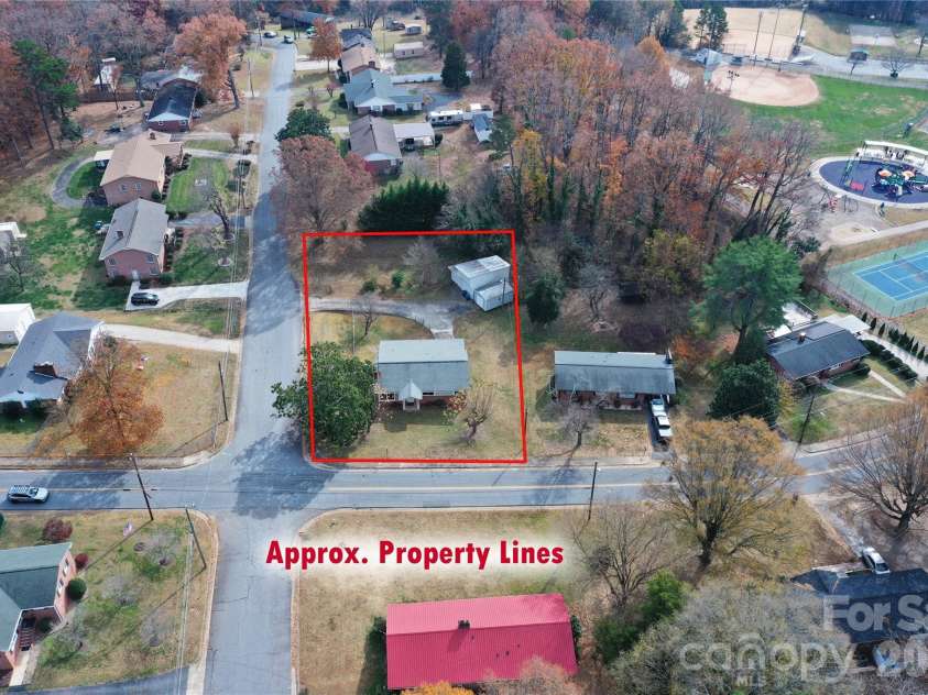 648 7th Avenue, Hickory, NC 28602.  MLS# CAR4324827, YatesRealty ID 15229. 