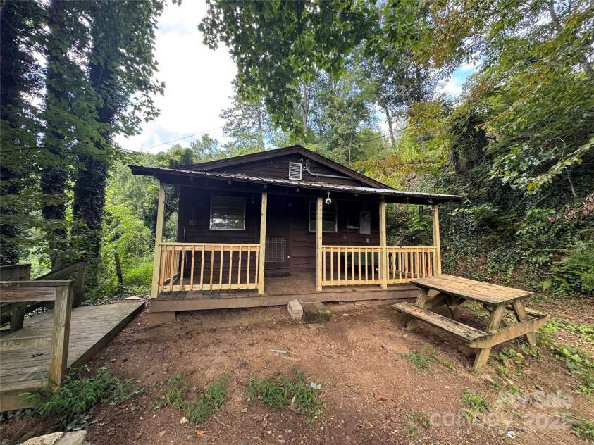 84 Pelohi Cove Road, Bryson City, NC 28713.  MLS# CAR4295902, YatesRealty ID 1523. 