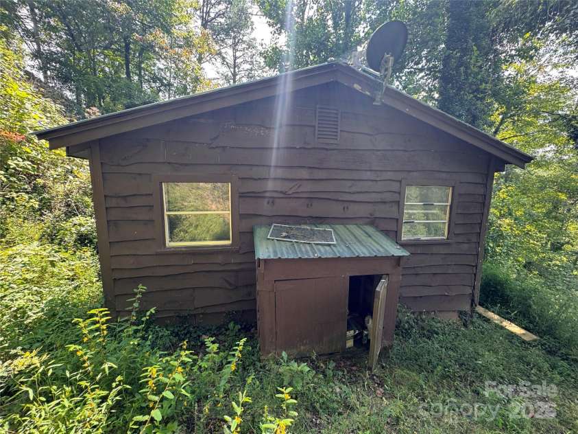 84 Pelohi Cove Road, Bryson City, NC 28713.  MLS# CAR4295902, YatesRealty ID 1523. 