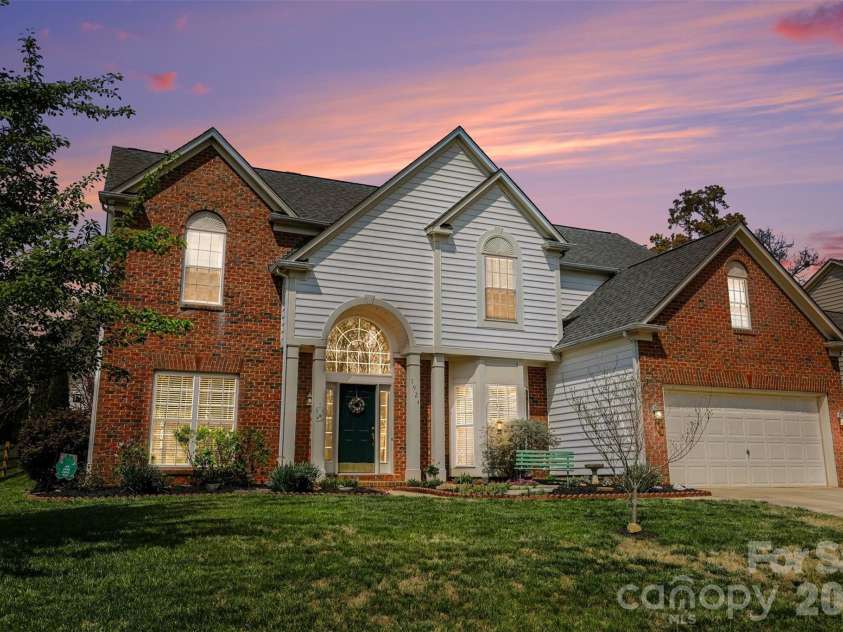 7924 Fairmeadows Drive, Charlotte, NC 28269.  MLS# CAR4305161, YatesRealty ID 15230. 7924 Fairmeadows Drive
