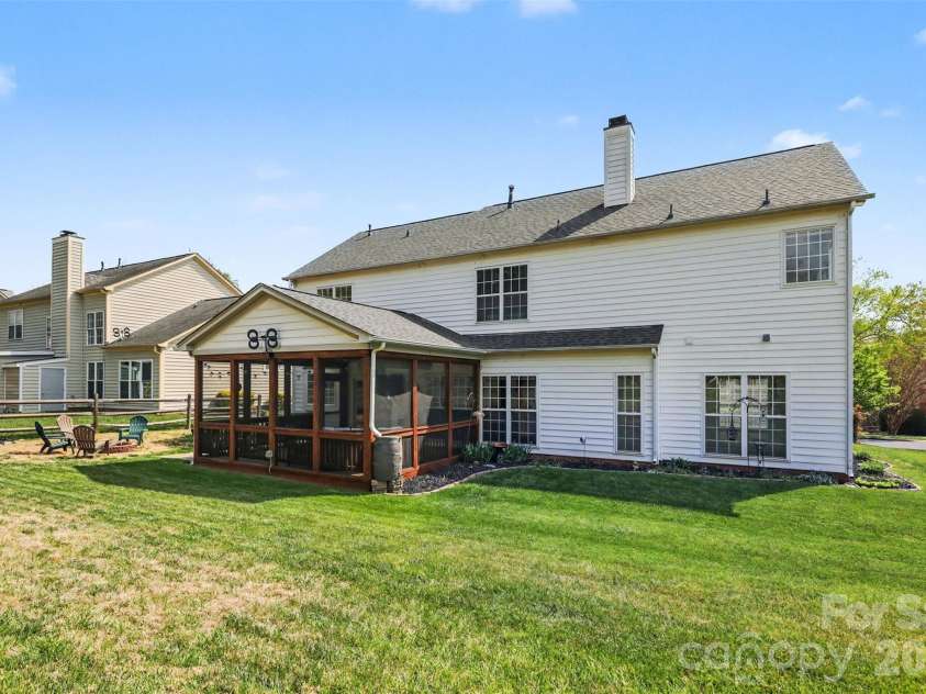 7924 Fairmeadows Drive, Charlotte, NC 28269.  MLS# CAR4305161, YatesRealty ID 15230. Back yard