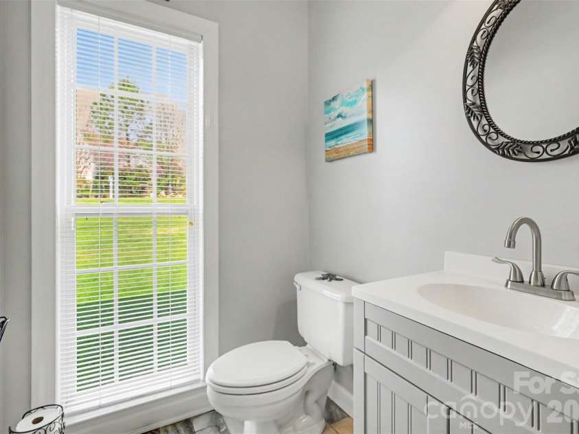 7924 Fairmeadows Drive, Charlotte, NC 28269.  MLS# CAR4305161, YatesRealty ID 15230. Bath