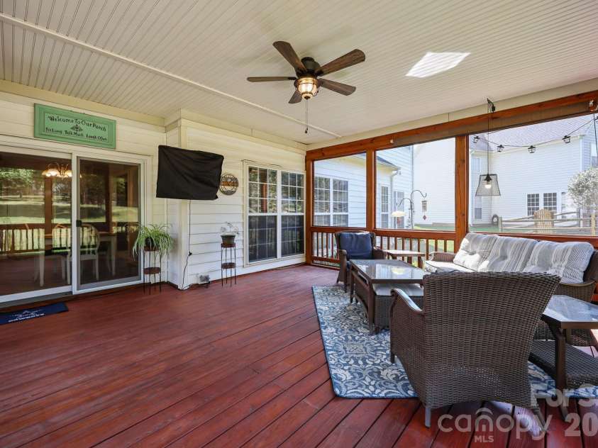 7924 Fairmeadows Drive, Charlotte, NC 28269.  MLS# CAR4305161, YatesRealty ID 15230. Great Entertaining area!