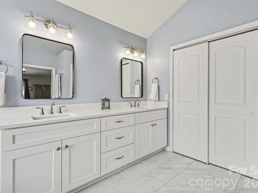 7924 Fairmeadows Drive, Charlotte, NC 28269.  MLS# CAR4305161, YatesRealty ID 15230. New Vanity, counters and mirrors