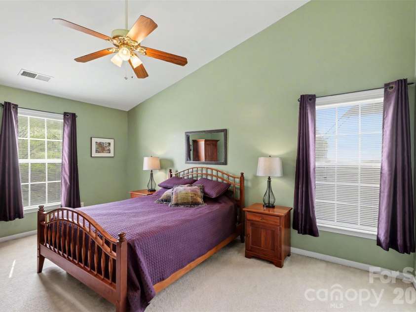 7924 Fairmeadows Drive, Charlotte, NC 28269.  MLS# CAR4305161, YatesRealty ID 15230. Primary bdrm