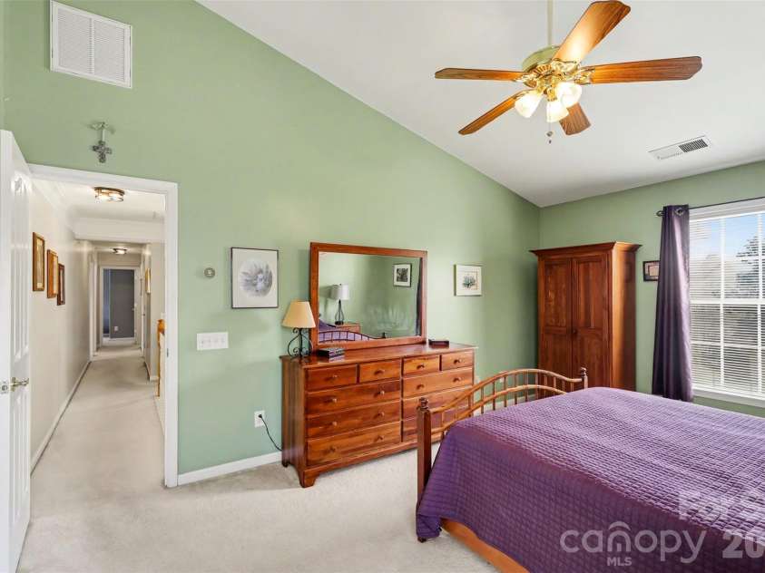 7924 Fairmeadows Drive, Charlotte, NC 28269.  MLS# CAR4305161, YatesRealty ID 15230. Primary bdrm