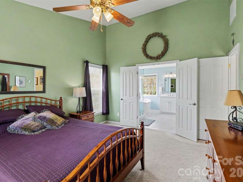 7924 Fairmeadows Drive, Charlotte, NC 28269.  MLS# CAR4305161, YatesRealty ID 15230. Primary bdrm