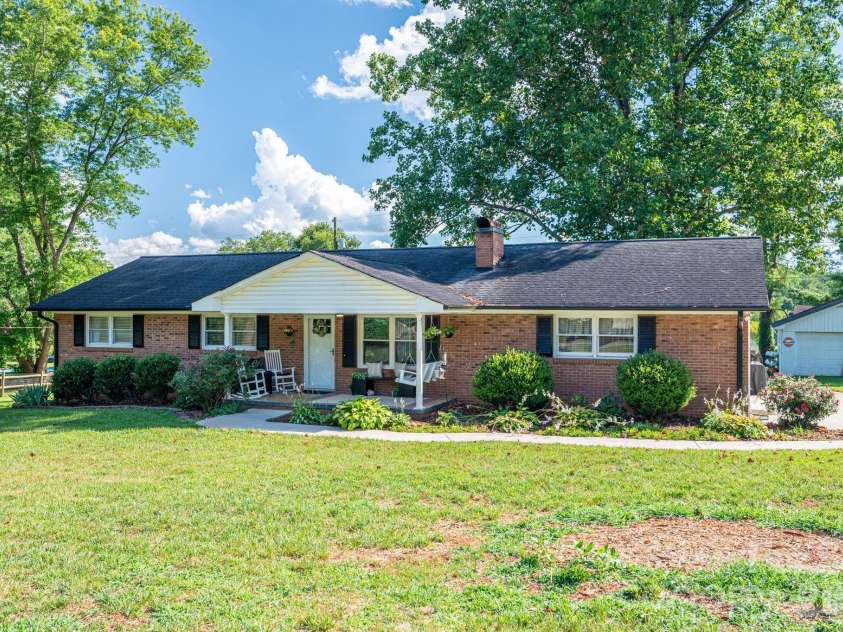 1529 Home Trail, Lincolnton, NC 28092.  MLS# CAR4372193, YatesRealty ID 15231. 