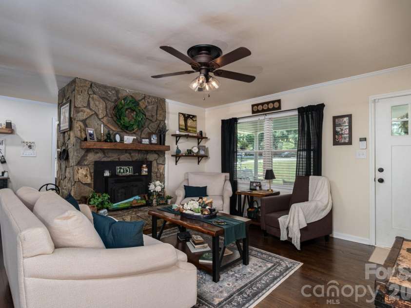 1529 Home Trail, Lincolnton, NC 28092.  MLS# CAR4372193, YatesRealty ID 15231. 