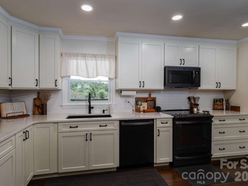 1529 Home Trail, Lincolnton, NC 28092.  MLS# CAR4372193, YatesRealty ID 15231. 