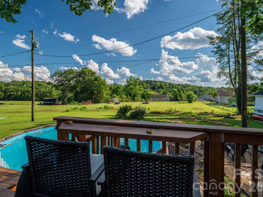 1529 Home Trail, Lincolnton, NC 28092.  MLS# CAR4372193, YatesRealty ID 15231. 