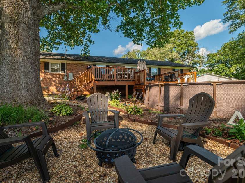 1529 Home Trail, Lincolnton, NC 28092.  MLS# CAR4372193, YatesRealty ID 15231. 