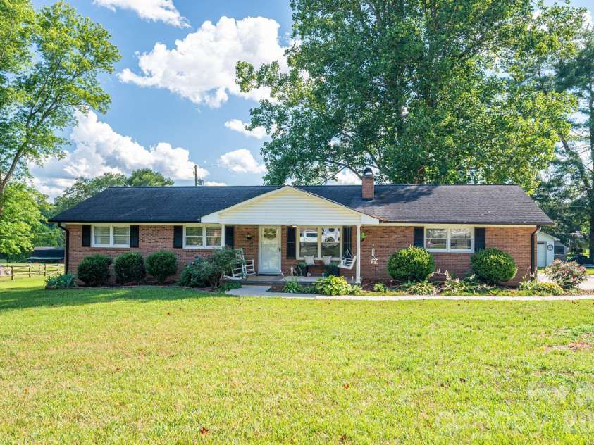 1529 Home Trail, Lincolnton, NC 28092.  MLS# CAR4372193, YatesRealty ID 15231. 