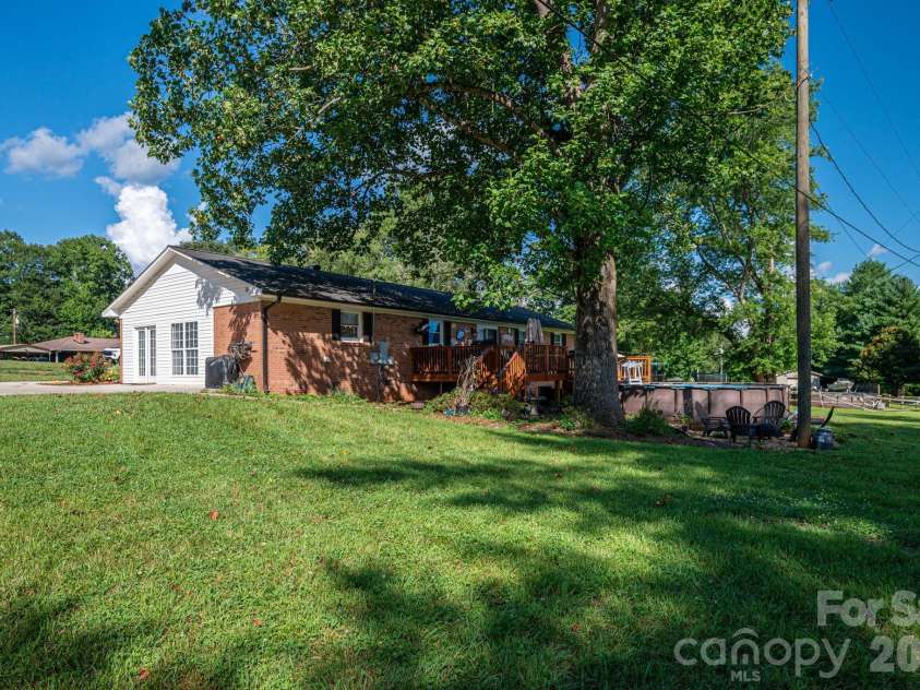 1529 Home Trail, Lincolnton, NC 28092.  MLS# CAR4372193, YatesRealty ID 15231. 