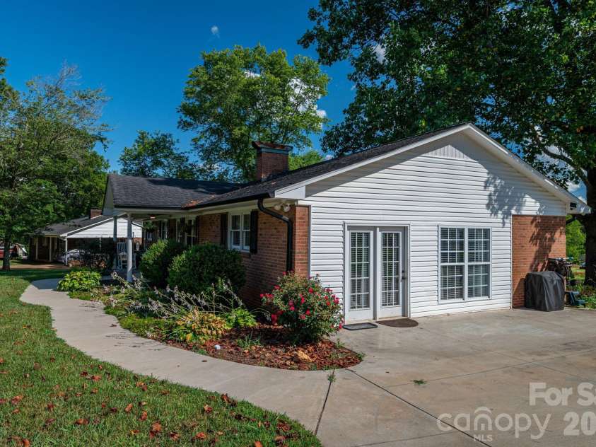 1529 Home Trail, Lincolnton, NC 28092.  MLS# CAR4372193, YatesRealty ID 15231. 