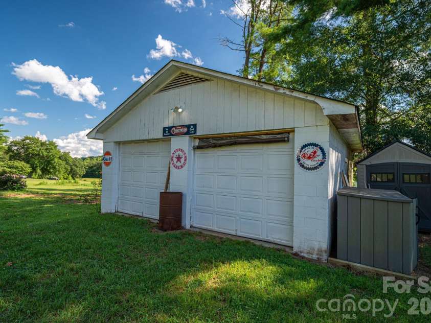 1529 Home Trail, Lincolnton, NC 28092.  MLS# CAR4372193, YatesRealty ID 15231. Detached 2 car garage with power.
