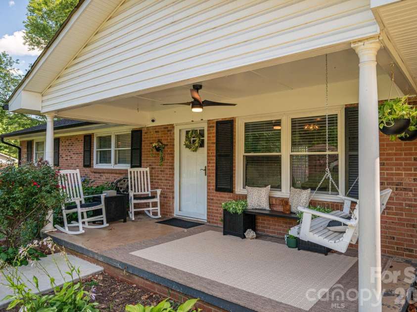 1529 Home Trail, Lincolnton, NC 28092.  MLS# CAR4372193, YatesRealty ID 15231. Inviting front porch.