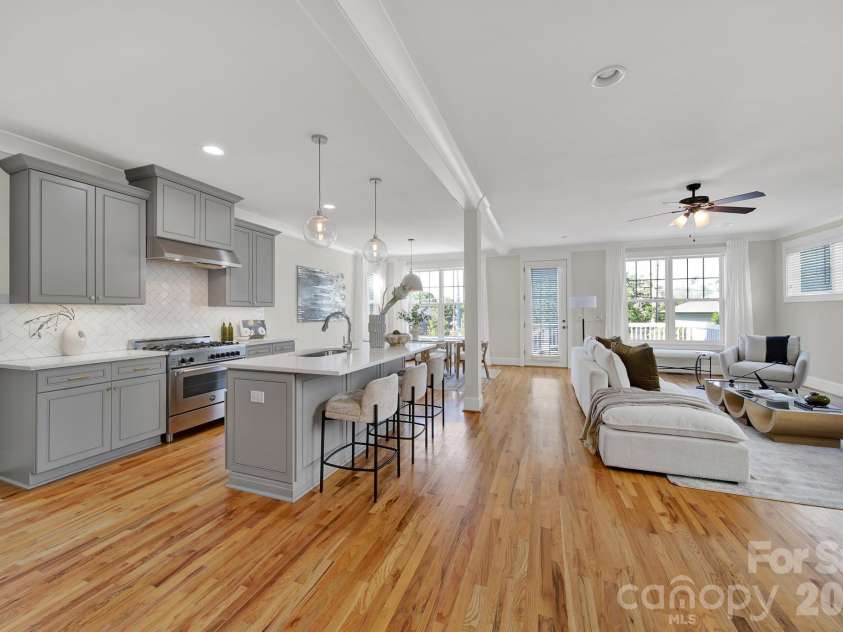 532 Melbourne Court, Charlotte, NC 28209.  MLS# CAR4370815, YatesRealty ID 15233. 